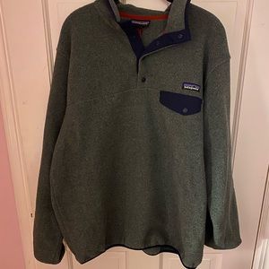 Dark grey/navy Patagonia fleece